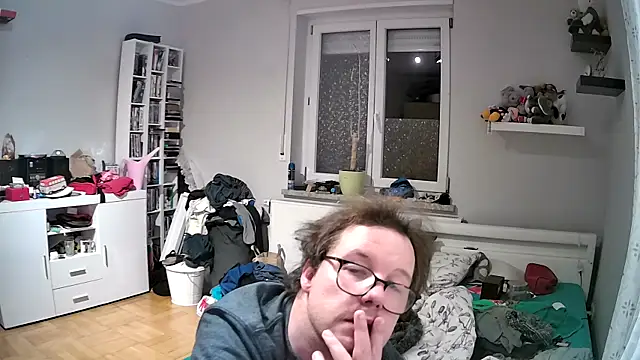 Snapshot of larsgessner30 chatting on 11/19/25, 09:59 larsgessner30 online show from 11/19/25, 09:59