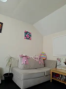 Milky flexy cat online show from 04/14/26, 01:39