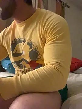 Snapshot of FumesClouds chatting on 12/15/24, 12:17 FumesClouds online show from 12/15/24, 12:17