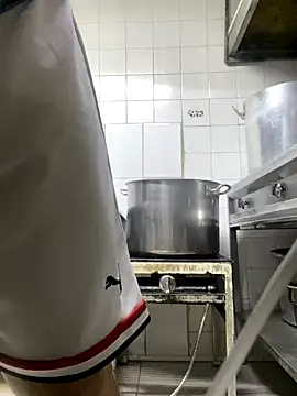 Snapshot of FumesClouds chatting on 09/10/25, 01:22 FumesClouds online show from 09/10/25, 01:22