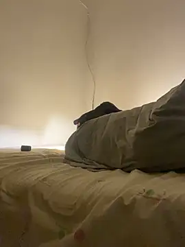 Snapshot of FumesClouds chatting on 10/17/25, 11:35 FumesClouds online show from 10/17/25, 11:35