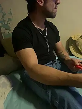 Snapshot of FumesClouds chatting on 10/26/25, 03:56 FumesClouds online show from 10/26/25, 03:56