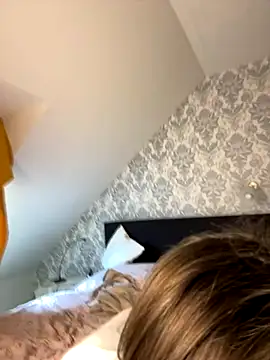 JuicyFruits93 online show from 09/30/25, 12:10