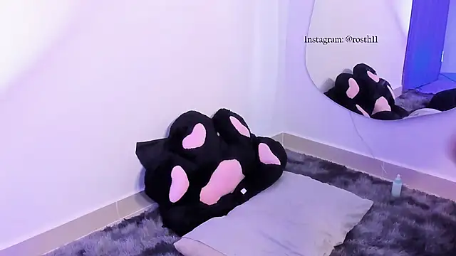 Snapshot of rossth1 chatting on 02/10/25, 08:00 rossth1 online show from 02/10/25, 08:00