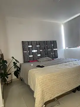 Snapshot of rossth1 chatting on 02/25/26, 07:23 rossth1 online show from 02/25/26, 07:23