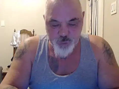 Newfiesausage1972 online show from 01/30/25, 06:21