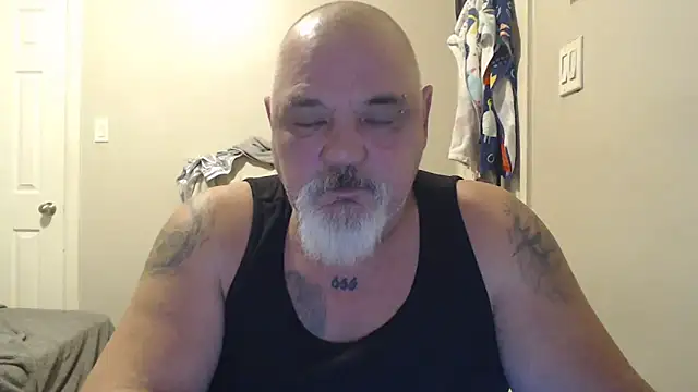 Newfiesausage1972 online show from 02/15/25, 04:56