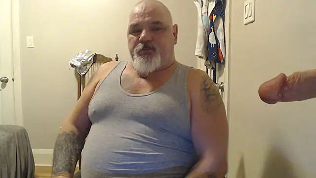 Newfiesausage1972 online show from 02/19/25, 12:25