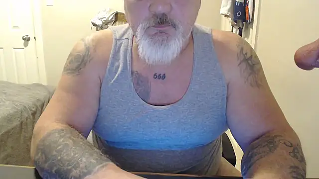 Newfiesausage1972 online show from 02/19/25, 04:22