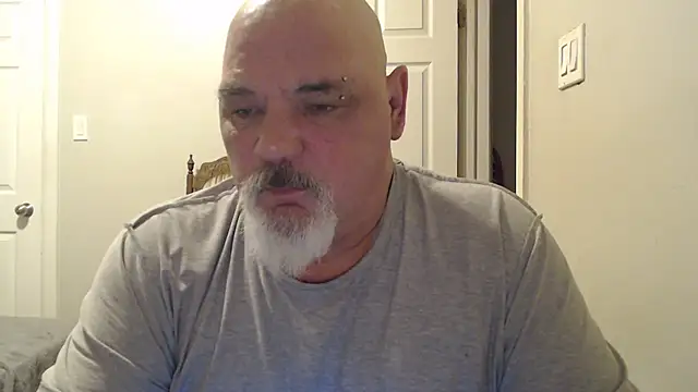 Newfiesausage1972 online show from 02/25/25, 10:58