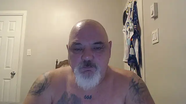 Newfiesausage1972 online show from 02/28/25, 01:14