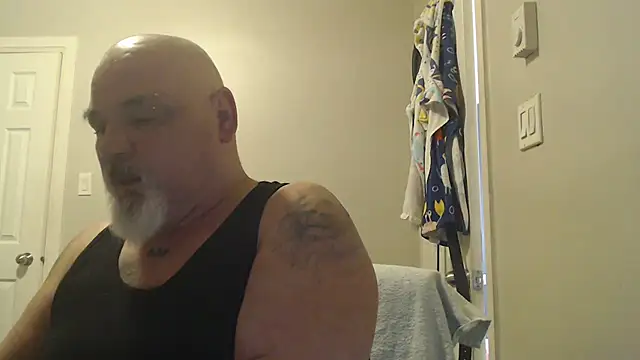 Newfiesausage1972 online show from 03/21/25, 08:08