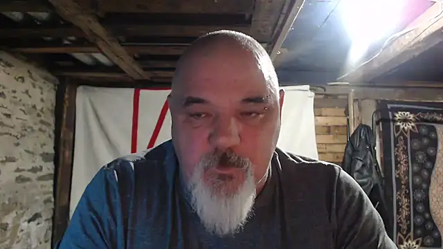 Newfiesausage1972 online show from 12/03/25, 09:57