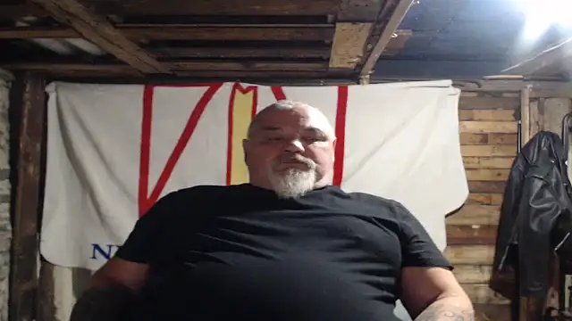 Newfiesausage1972 online show from 12/21/25, 12:07