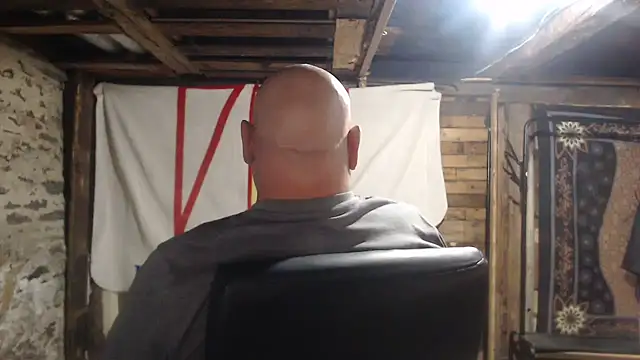 Newfiesausage1972 online show from 01/10/26, 11:34