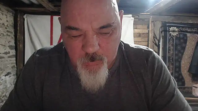 Newfiesausage1972 online show from 01/11/26, 10:42