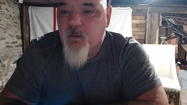 Newfiesausage1972 online show from 02/18/26, 09:27