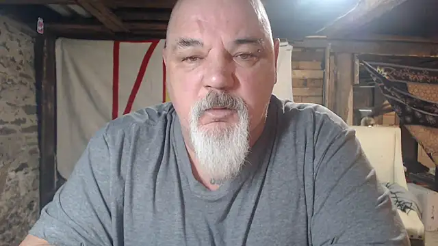 Newfiesausage1972 online show from 03/03/26, 08:53