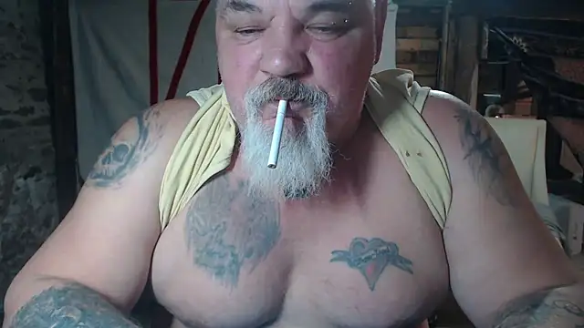 Newfiesausage1972 online show from 03/05/26, 10:50