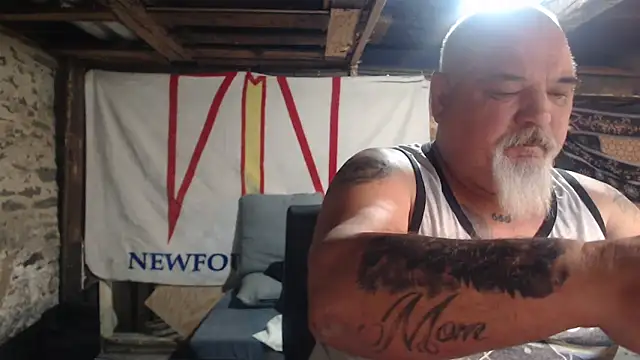 Newfiesausage1972 online show from 03/18/26, 09:34