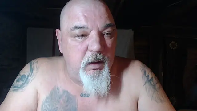 Newfiesausage1972 online show from 03/25/26, 07:25