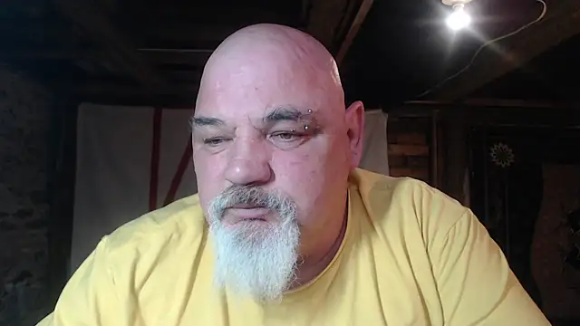 Newfiesausage1972 online show from 03/25/26, 10:05