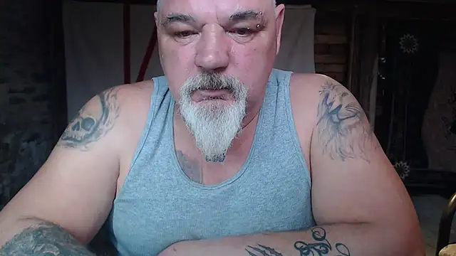 Newfiesausage1972 online show from 04/06/26, 08:32