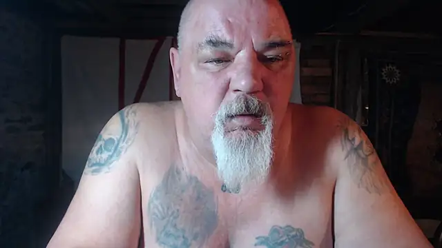 Newfiesausage1972 online show from 04/09/26, 08:53