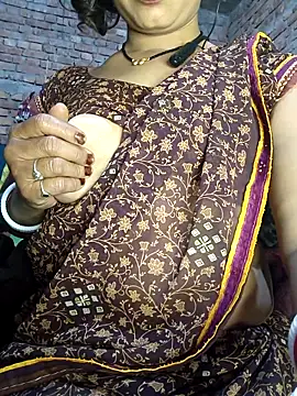 Snapshot of Simaran_bhabhi chatting on 02/08/25, 04:57 Simaran bhabhi online show from 02/08/25, 04:57