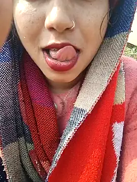 Snapshot of Simaran_bhabhi chatting on 02/12/25, 04:33 Simaran bhabhi online show from 02/12/25, 04:33