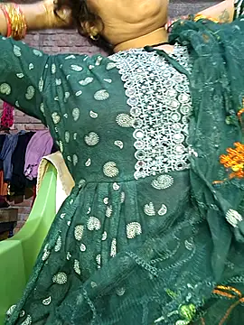 Snapshot of Simaran_bhabhi chatting on 02/21/25, 03:54 Simaran bhabhi online show from 02/21/25, 03:54