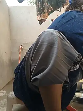 Snapshot of Simaran_bhabhi chatting on 03/11/25, 07:26 Simaran bhabhi online show from 03/11/25, 07:26