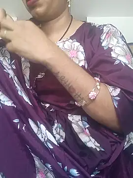 Snapshot of Simaran_bhabhi chatting on 10/27/25, 01:53 Simaran bhabhi online show from 10/27/25, 01:53