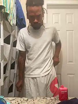 Snapshot of 1BeautyN1Beast chatting on 12/04/24, 03:59 1BeautyN1Beast online show from 12/04/24, 03:59