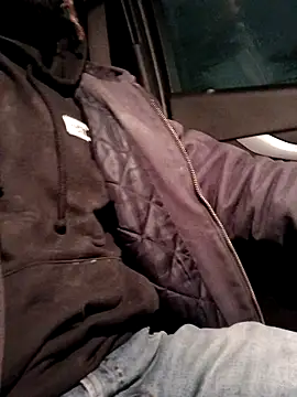 Snapshot of 1BeautyN1Beast chatting on 02/19/25, 11:06 1BeautyN1Beast online show from 02/19/25, 11:06