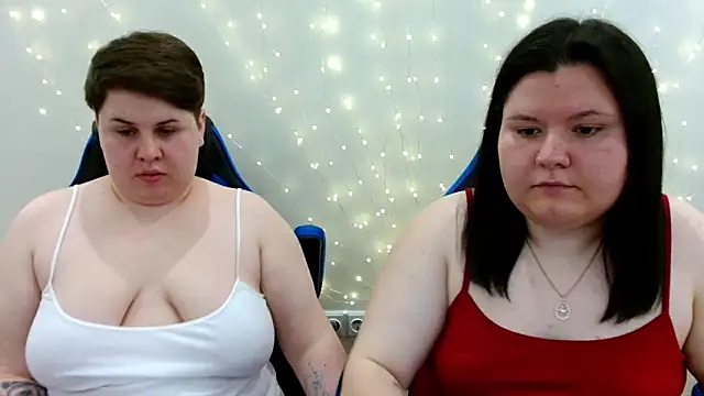 Snapshot of BeckyAndHellen chatting on 06/12/26, 10:36 BeckyAndHellen online show from 06/12/26, 10:36
