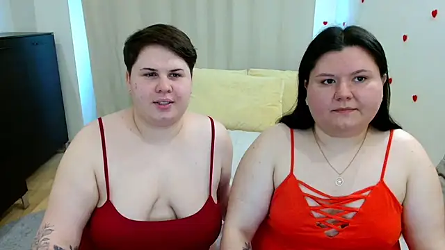 Snapshot of BeckyAndHellen chatting on 06/16/26, 11:02 BeckyAndHellen online show from 06/16/26, 11:02