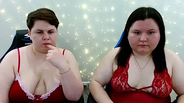Snapshot of BeckyAndHellen chatting on 06/17/26, 10:17 BeckyAndHellen online show from 06/17/26, 10:17
