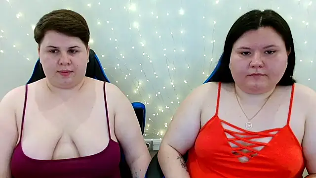 Snapshot of BeckyAndHellen chatting on 06/28/26, 10:32 BeckyAndHellen online show from 06/28/26, 10:32