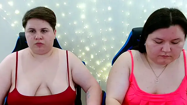Snapshot of BeckyAndHellen chatting on 07/10/26, 12:30 BeckyAndHellen online show from 07/10/26, 12:30