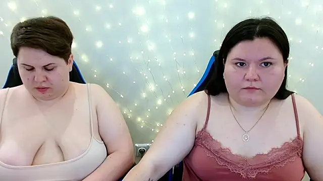 Snapshot of BeckyAndHellen chatting on 07/16/26, 09:37 BeckyAndHellen online show from 07/16/26, 09:37