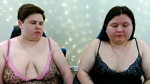 Snapshot of BeckyAndHellen chatting on 07/20/26, 11:23 BeckyAndHellen online show from 07/20/26, 11:23
