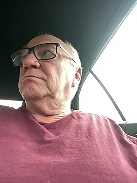 Snapshot of biggandybig chatting on 02/21/25, 03:32 biggandybig online show from 02/21/25, 03:32