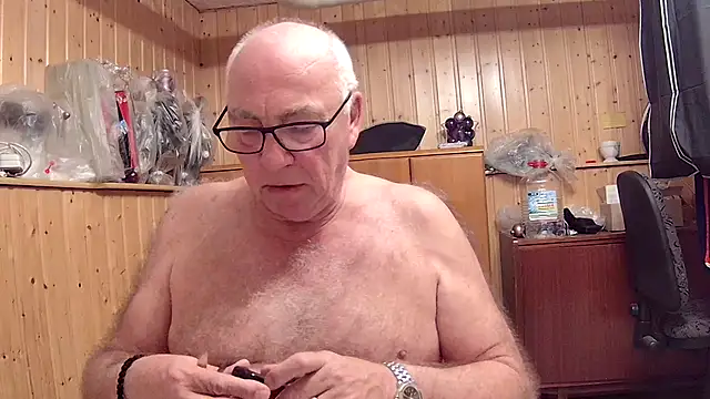 Snapshot of biggandybig chatting on 03/21/25, 05:56 biggandybig online show from 03/21/25, 05:56