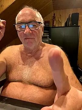 Snapshot of biggandybig chatting on 09/22/25, 10:01 biggandybig online show from 09/22/25, 10:01