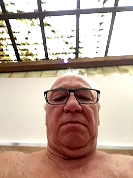 Snapshot of biggandybig chatting on 10/09/25, 02:15 biggandybig online show from 10/09/25, 02:15