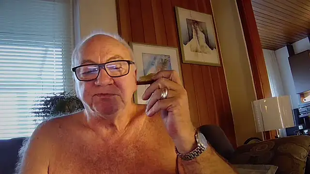 Snapshot of biggandybig chatting on 11/25/25, 08:47 biggandybig online show from 11/25/25, 08:47