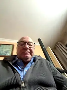 Snapshot of biggandybig chatting on 12/01/25, 06:02 biggandybig online show from 12/01/25, 06:02