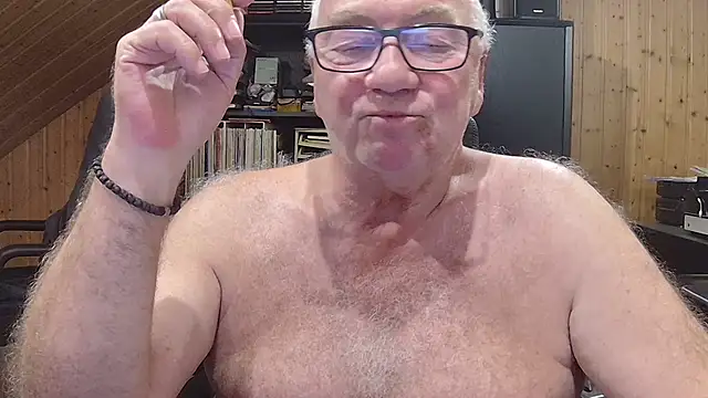Snapshot of biggandybig chatting on 06/12/26, 11:03 biggandybig online show from 06/12/26, 11:03