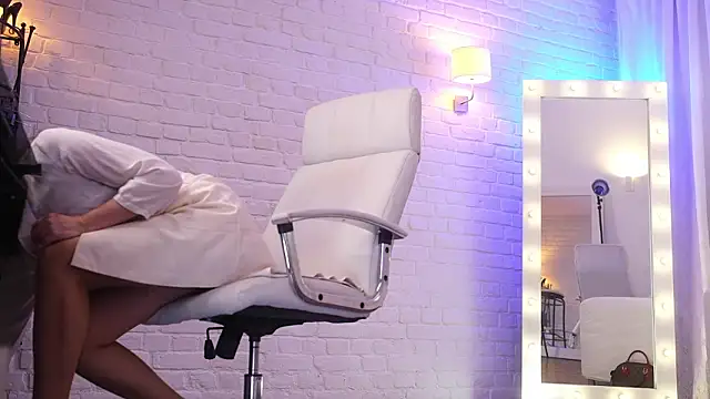 Nylon Legs online show from 01/16/26, 10:03